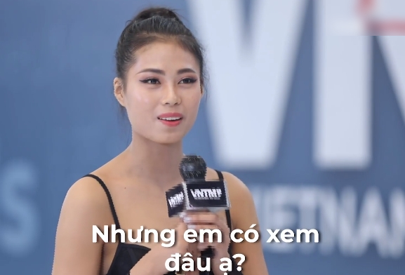 Vietnam's Next Top Model: Nữ thí sinh diện đồ quá phản cảm liền bị Nam Trung bắt bẻ xem phim bậy bạ quá nhiều, rồi đuổi vào trong - 3 Vietnam's Next Top Model: Nữ thí sinh diện đồ quá phản cảm liền bị Nam Trung bắt bẻ xem phim bậy bạ quá nhiều, rồi đuổi vào trong - 3