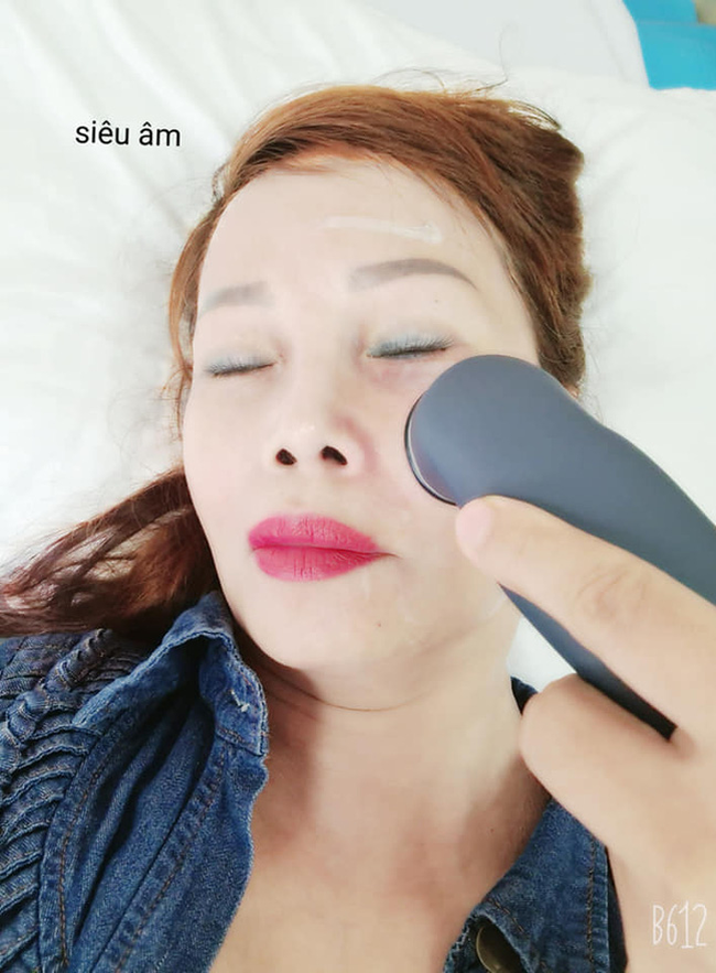 Cô dâu 63 tuổi để lộ vùng nhạy cảm khiến dân tình bất ngờ, tự tin khoe nhan sắc đã bớt 'méo mó' trong căn nhà mới - 5 Cô dâu 63 tuổi để lộ vùng nhạy cảm khiến dân tình bất ngờ, tự tin khoe nhan sắc đã bớt 'méo mó' trong căn nhà mới - 5