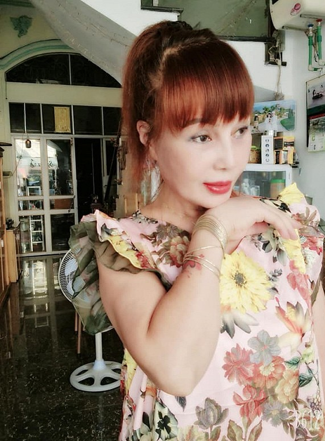 Cô dâu 63 tuổi để lộ vùng nhạy cảm khiến dân tình bất ngờ, tự tin khoe nhan sắc đã bớt 'méo mó' trong căn nhà mới - 6 Cô dâu 63 tuổi để lộ vùng nhạy cảm khiến dân tình bất ngờ, tự tin khoe nhan sắc đã bớt 'méo mó' trong căn nhà mới - 6