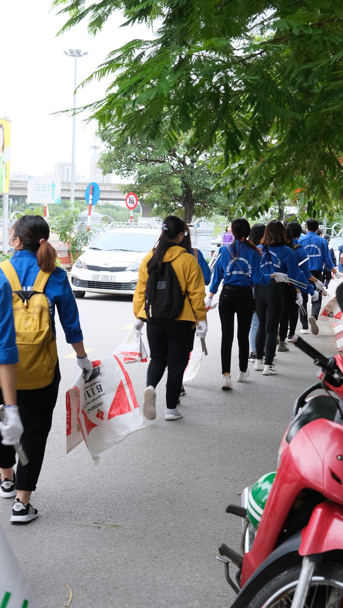 'World Cleanup Day 2020 - Ngày làm sạch thế giới' diễn ra với sự tham gia của hàng trăm sinh viên tại Hà Nội - 5 'World Cleanup Day 2020 - Ngày làm sạch thế giới' diễn ra với sự tham gia của hàng trăm sinh viên tại Hà Nội - 5