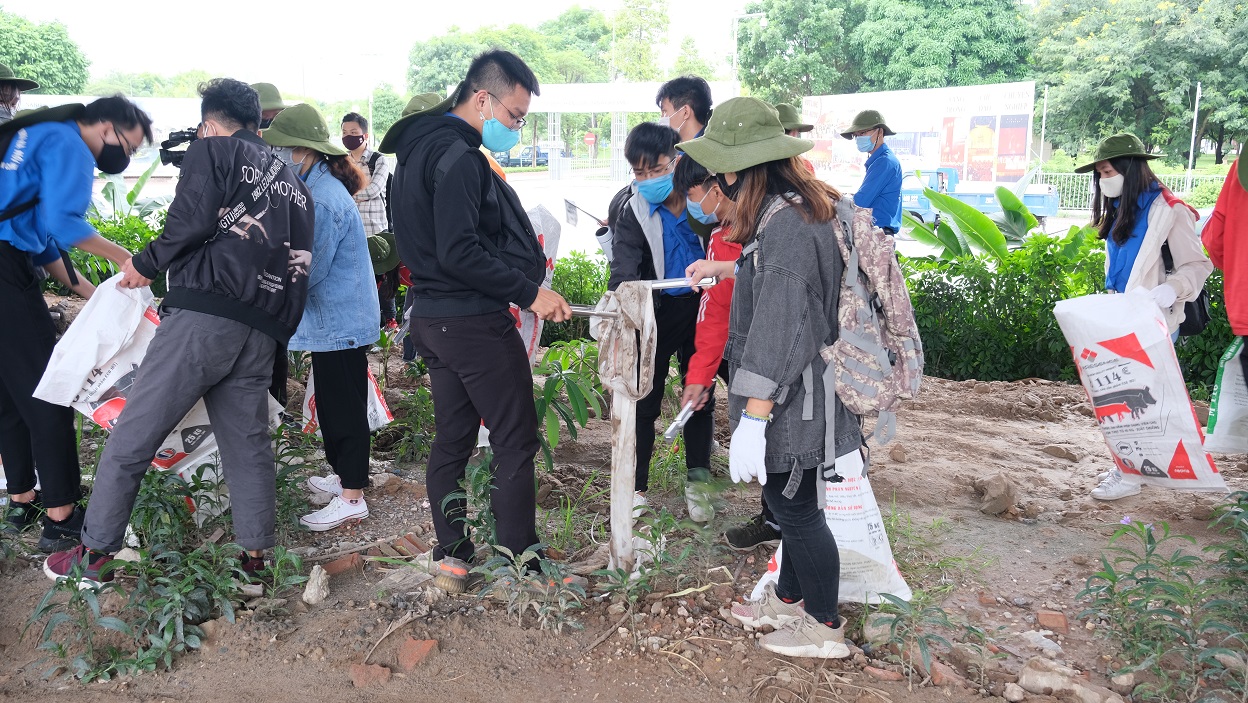 'World Cleanup Day 2020 - Ngày làm sạch thế giới' diễn ra với sự tham gia của hàng trăm sinh viên tại Hà Nội - 8 'World Cleanup Day 2020 - Ngày làm sạch thế giới' diễn ra với sự tham gia của hàng trăm sinh viên tại Hà Nội - 8