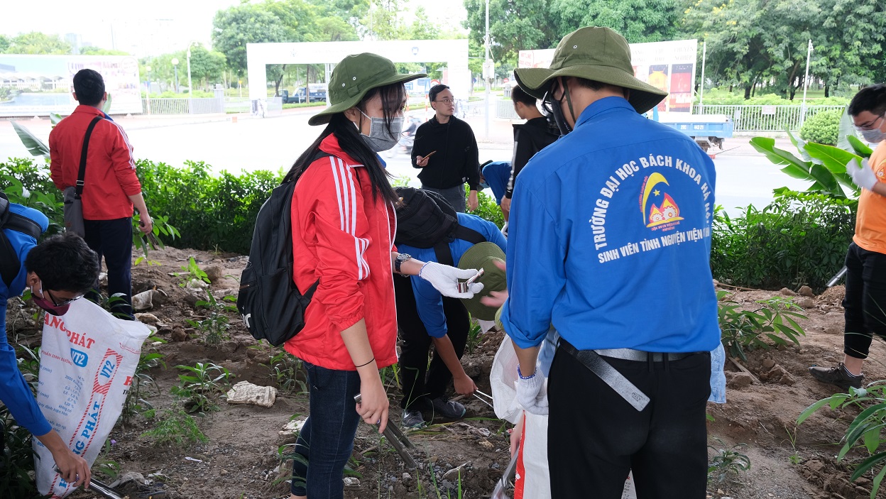 'World Cleanup Day 2020 - Ngày làm sạch thế giới' diễn ra với sự tham gia của hàng trăm sinh viên tại Hà Nội - 10 'World Cleanup Day 2020 - Ngày làm sạch thế giới' diễn ra với sự tham gia của hàng trăm sinh viên tại Hà Nội - 10