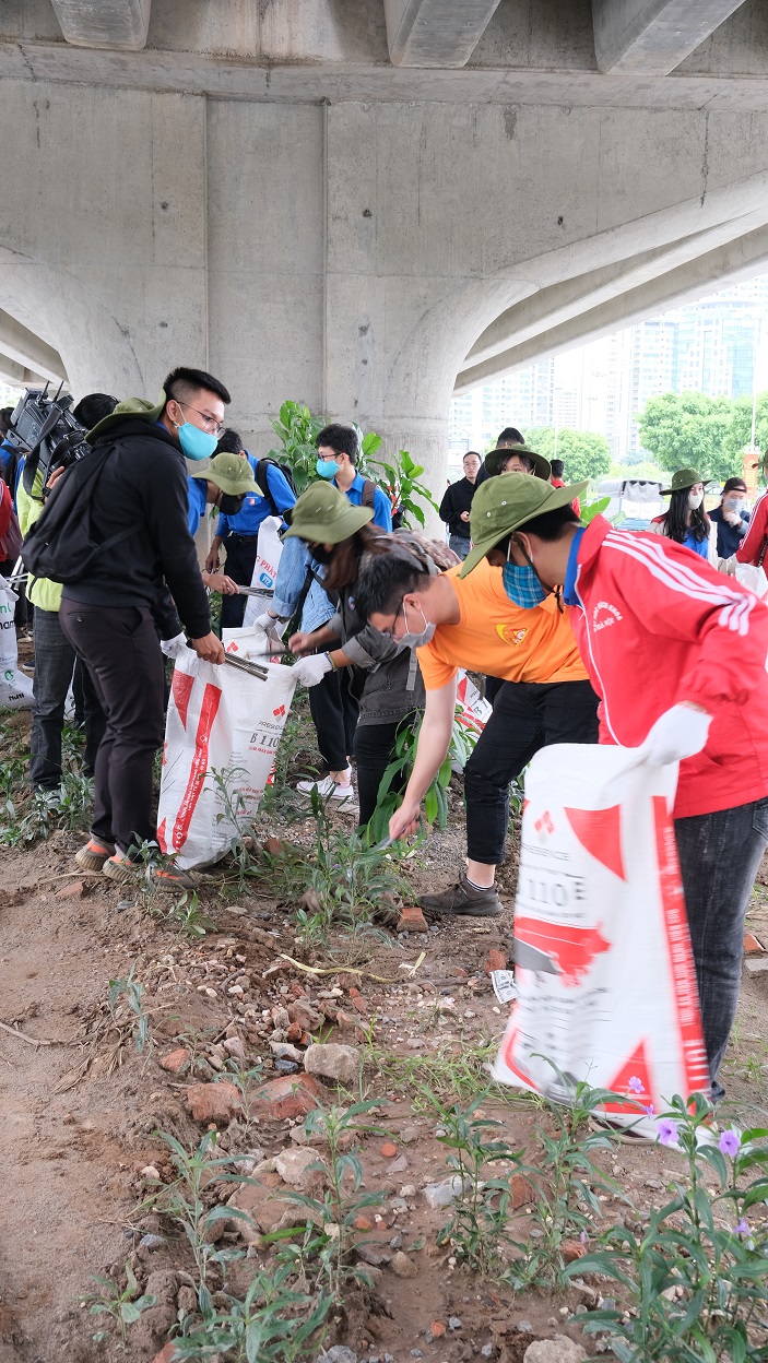 'World Cleanup Day 2020 - Ngày làm sạch thế giới' diễn ra với sự tham gia của hàng trăm sinh viên tại Hà Nội - 13 'World Cleanup Day 2020 - Ngày làm sạch thế giới' diễn ra với sự tham gia của hàng trăm sinh viên tại Hà Nội - 13