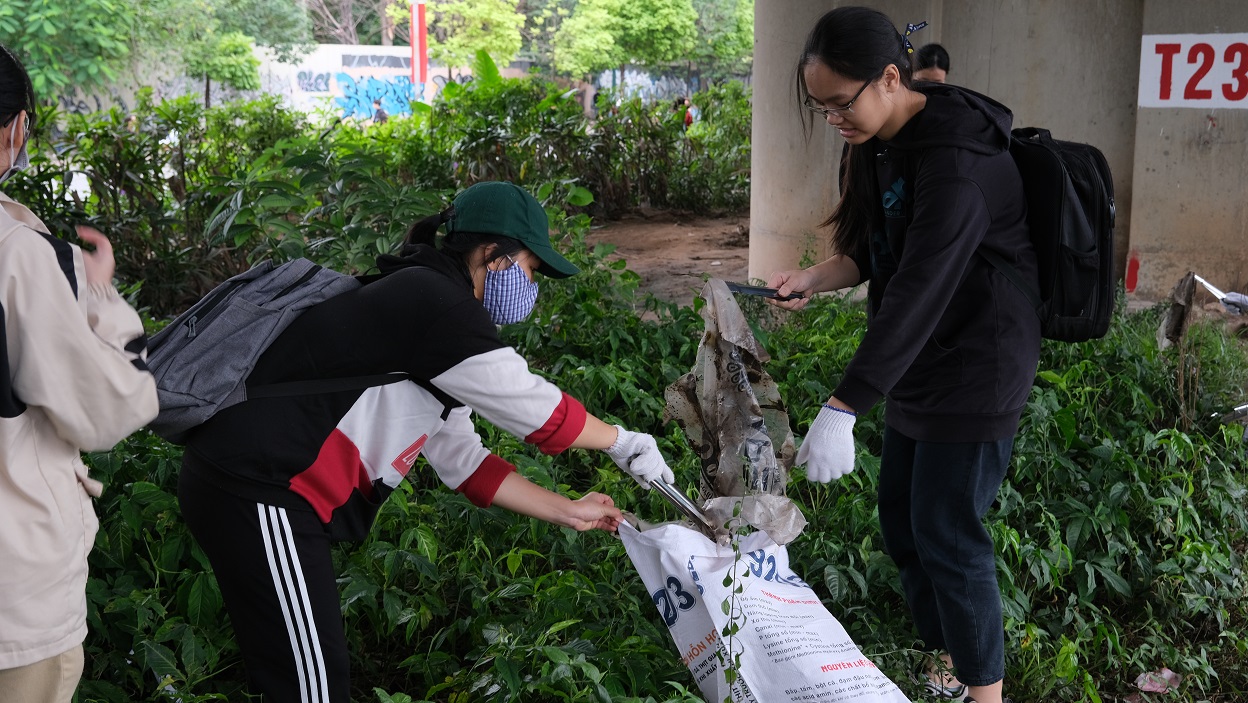 'World Cleanup Day 2020 - Ngày làm sạch thế giới' diễn ra với sự tham gia của hàng trăm sinh viên tại Hà Nội - 17 'World Cleanup Day 2020 - Ngày làm sạch thế giới' diễn ra với sự tham gia của hàng trăm sinh viên tại Hà Nội - 17