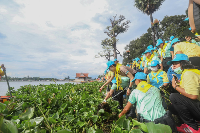 Hoàng quý phi Thái Lan lần đầu thực hiện nhiệm vụ hoàng gia một mình sau khi phục vị, gây ấn tượng mạnh nhưng lộ chi tiết gây khó hiểu - 1 Hoàng quý phi Thái Lan lần đầu thực hiện nhiệm vụ hoàng gia một mình sau khi phục vị, gây ấn tượng mạnh nhưng lộ chi tiết gây khó hiểu - 1