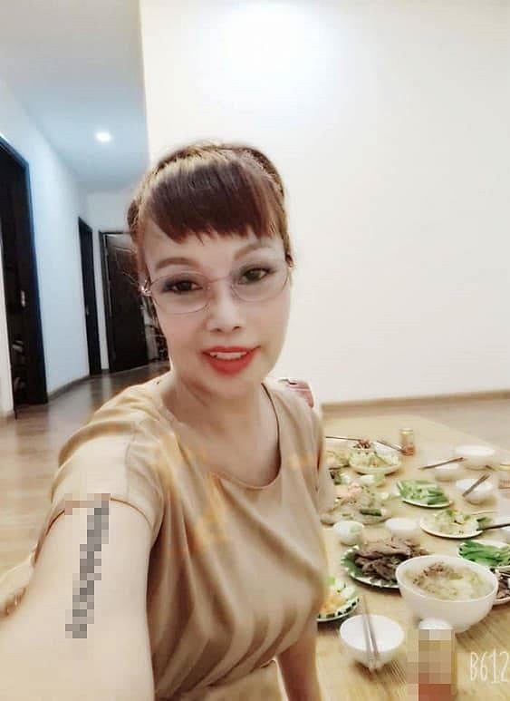 Cô dâu 63 tuổi để lộ vùng nhạy cảm khiến dân tình bất ngờ, tự tin khoe nhan sắc đã bớt 'méo mó' trong căn nhà mới - 2 Cô dâu 63 tuổi để lộ vùng nhạy cảm khiến dân tình bất ngờ, tự tin khoe nhan sắc đã bớt 'méo mó' trong căn nhà mới - 2