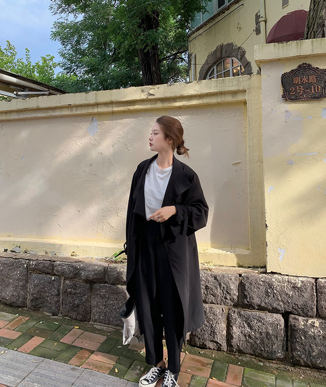 Lạnh thế này diện trench coat là 'perfect', nhưng không phải chị em nào cũng biết mix đồ cho thời thượng đâu nhé! - 13 Lạnh thế này diện trench coat là 'perfect', nhưng không phải chị em nào cũng biết mix đồ cho thời thượng đâu nhé! - 13