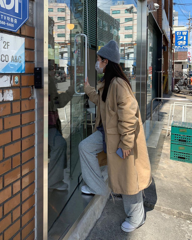 Lạnh thế này diện trench coat là 'perfect', nhưng không phải chị em nào cũng biết mix đồ cho thời thượng đâu nhé! - 11 Lạnh thế này diện trench coat là 'perfect', nhưng không phải chị em nào cũng biết mix đồ cho thời thượng đâu nhé! - 11