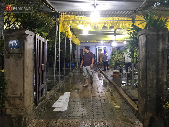 Chủ tịch huyện hy sinh khi cứu nạn Rào Trăng: Nhà ngập hơn 1 mét, mẹ già nằm viện, vẫn gác việc nhà lao vào vùng lũ vì dân Chủ tịch huyện hy sinh khi cứu nạn Rào Trăng: Nhà ngập hơn 1 mét, mẹ già nằm viện, vẫn gác việc nhà lao vào vùng lũ vì dân