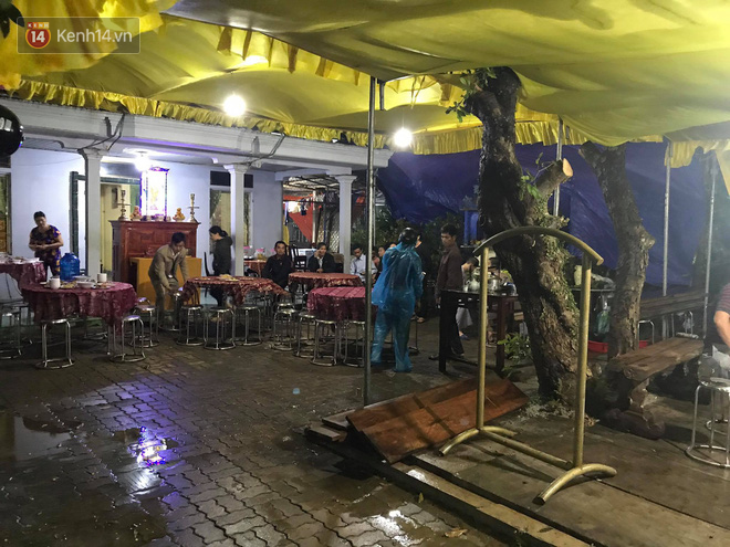 Chủ tịch huyện hy sinh khi cứu nạn Rào Trăng: Nhà ngập hơn 1 mét, mẹ già nằm viện, vẫn gác việc nhà lao vào vùng lũ vì dân - 1 Chủ tịch huyện hy sinh khi cứu nạn Rào Trăng: Nhà ngập hơn 1 mét, mẹ già nằm viện, vẫn gác việc nhà lao vào vùng lũ vì dân - 1