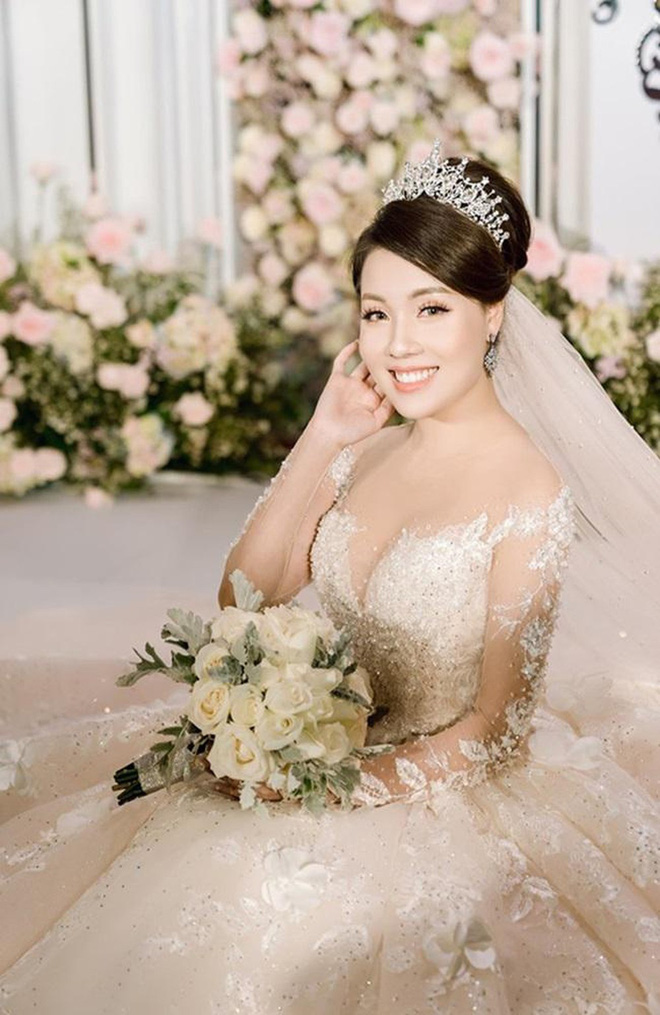Năm 2019 có tới 5 cặp rich kid Việt tổ chức đám cưới vô cùng xa hoa, đến hiện tại ai cũng hạnh phúc, chỉ có Âu Hà My - Trọng Hưng đùng đùng ly hôn - 26 Năm 2019 có tới 5 cặp rich kid Việt tổ chức đám cưới vô cùng xa hoa, đến hiện tại ai cũng hạnh phúc, chỉ có Âu Hà My - Trọng Hưng đùng đùng ly hôn - 26