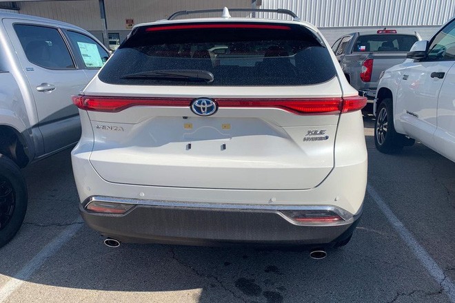 Hàng 'hot' một thời Toyota Venza 2021 chào hàng tại Việt Nam: Giá 3 tỷ đồng, dáng sang chảnh như Lexus RX - 1 Hàng 'hot' một thời Toyota Venza 2021 chào hàng tại Việt Nam: Giá 3 tỷ đồng, dáng sang chảnh như Lexus RX - 1