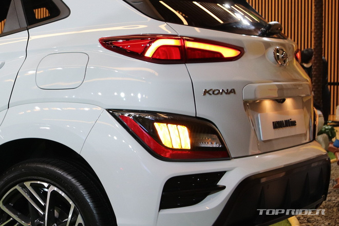 Chi tiết Hyundai Kona 2021 ngoài đời thực: Bóng bẩy hơn, đối thủ thực sự của 'hiện tượng' Kia Seltos sẽ sớm về Việt Nam - 17 Chi tiết Hyundai Kona 2021 ngoài đời thực: Bóng bẩy hơn, đối thủ thực sự của 'hiện tượng' Kia Seltos sẽ sớm về Việt Nam - 17