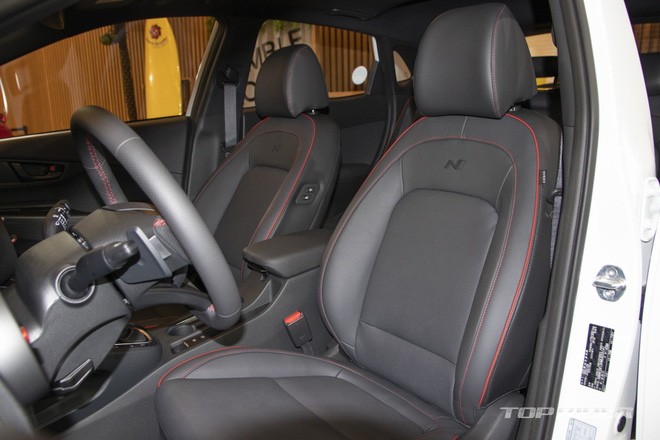 Chi tiết Hyundai Kona 2021 ngoài đời thực: Bóng bẩy hơn, đối thủ thực sự của 'hiện tượng' Kia Seltos sẽ sớm về Việt Nam - 8 Chi tiết Hyundai Kona 2021 ngoài đời thực: Bóng bẩy hơn, đối thủ thực sự của 'hiện tượng' Kia Seltos sẽ sớm về Việt Nam - 8