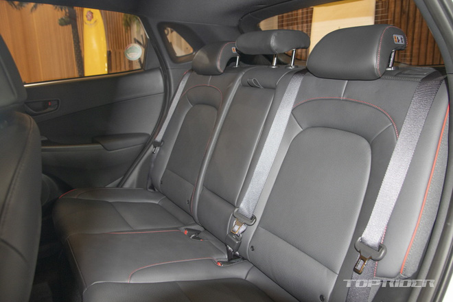 Chi tiết Hyundai Kona 2021 ngoài đời thực: Bóng bẩy hơn, đối thủ thực sự của 'hiện tượng' Kia Seltos sẽ sớm về Việt Nam - 14 Chi tiết Hyundai Kona 2021 ngoài đời thực: Bóng bẩy hơn, đối thủ thực sự của 'hiện tượng' Kia Seltos sẽ sớm về Việt Nam - 14