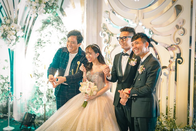 Năm 2019 có tới 5 cặp rich kid Việt tổ chức đám cưới vô cùng xa hoa, đến hiện tại ai cũng hạnh phúc, chỉ có Âu Hà My - Trọng Hưng đùng đùng ly hôn - 19 Năm 2019 có tới 5 cặp rich kid Việt tổ chức đám cưới vô cùng xa hoa, đến hiện tại ai cũng hạnh phúc, chỉ có Âu Hà My - Trọng Hưng đùng đùng ly hôn - 19
