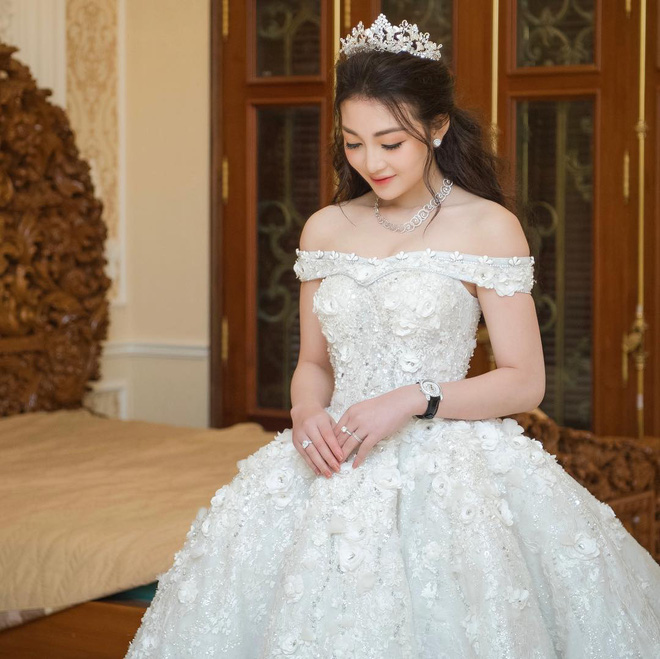 Năm 2019 có tới 5 cặp rich kid Việt tổ chức đám cưới vô cùng xa hoa, đến hiện tại ai cũng hạnh phúc, chỉ có Âu Hà My - Trọng Hưng đùng đùng ly hôn Năm 2019 có tới 5 cặp rich kid Việt tổ chức đám cưới vô cùng xa hoa, đến hiện tại ai cũng hạnh phúc, chỉ có Âu Hà My - Trọng Hưng đùng đùng ly hôn