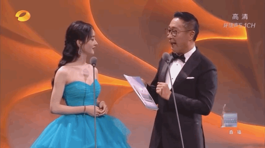 Kim Ưng 2020: Tống Thiến gây bão Weibo vì tỏ thái độ khó chịu, chề môi khi Triệu Lệ Dĩnh đoạt giải Kim Ưng 2020: Tống Thiến gây bão Weibo vì tỏ thái độ khó chịu, chề môi khi Triệu Lệ Dĩnh đoạt giải