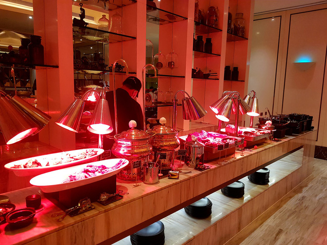 SỐC: Khách review buffet không ưng ý, nhân viên khách sạn 5 sao ở Sài Gòn mỉa mai '1tr4 to quá, ăn 140k ở chợ Bến Thành còn hơn đó' - 2 SỐC: Khách review buffet không ưng ý, nhân viên khách sạn 5 sao ở Sài Gòn mỉa mai '1tr4 to quá, ăn 140k ở chợ Bến Thành còn hơn đó' - 2