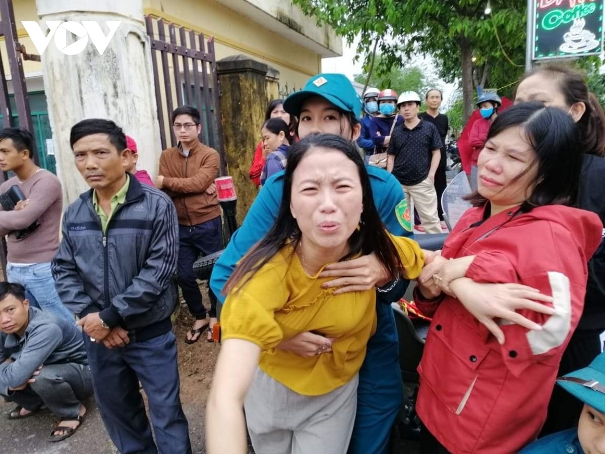 Ảnh: Đoàn xe đưa thi thể cán bộ, chiến sĩ Đoàn KTQP 337 ra khỏi hiện trường - 12 Ảnh: Đoàn xe đưa thi thể cán bộ, chiến sĩ Đoàn KTQP 337 ra khỏi hiện trường - 12
