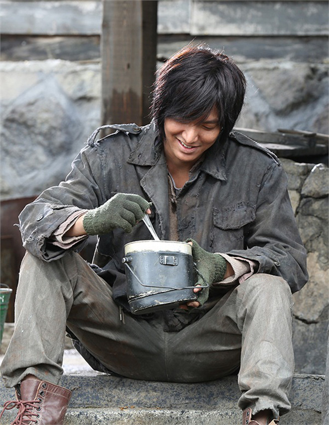 Thất bại ê chề với 'Quân vương bất diệt', Lee Min Ho làm trai nghèo trong phim Mỹ - 1 Thất bại ê chề với 'Quân vương bất diệt', Lee Min Ho làm trai nghèo trong phim Mỹ - 1