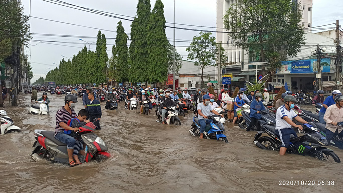 CLIP: Triều cường khủng khiếp ở Cần Thơ - 1 CLIP: Triều cường khủng khiếp ở Cần Thơ - 1