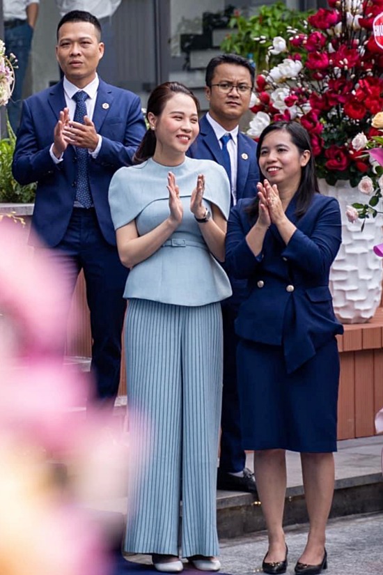 Đàm Thu Trang khoe thân hình hoàn hảo hậu sinh con Đàm Thu Trang khoe thân hình hoàn hảo hậu sinh con