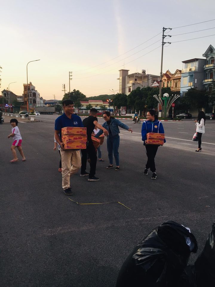 Chuyện hi hữu: Phát hiện 8 triệu đồng trong chiếc áo cũ bà con đem từ thiện, dân mạng liền xôn xao 'quỹ đen' của anh chồng nào vậy? - 2 Chuyện hi hữu: Phát hiện 8 triệu đồng trong chiếc áo cũ bà con đem từ thiện, dân mạng liền xôn xao 'quỹ đen' của anh chồng nào vậy? - 2