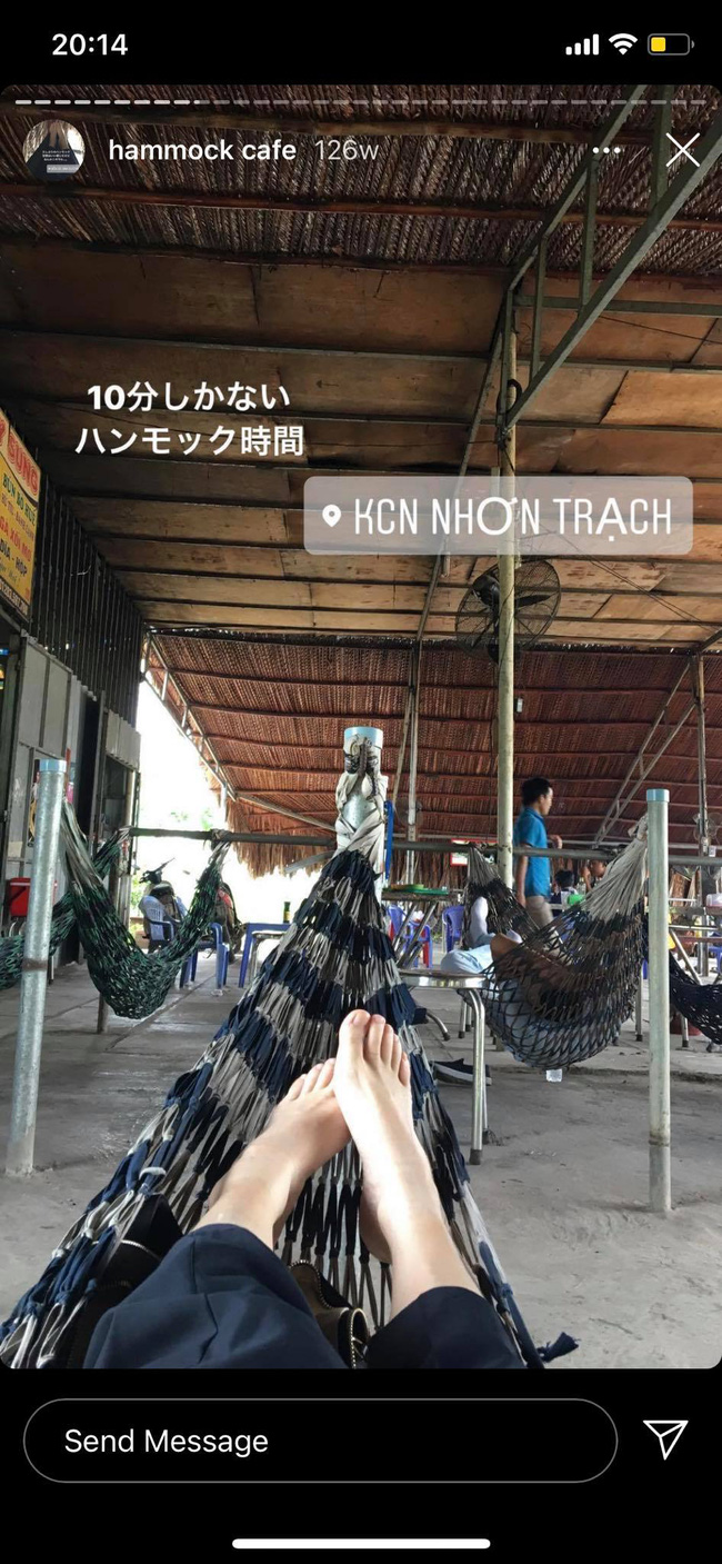 Cô nàng người Nhật Bản khiến dân mạng cười nắc nẻ vì loạt ảnh review võng Việt Nam, bất chấp tất cả để thảnh thơi trên vật dụng huyền thoại này - 3 Cô nàng người Nhật Bản khiến dân mạng cười nắc nẻ vì loạt ảnh review võng Việt Nam, bất chấp tất cả để thảnh thơi trên vật dụng huyền thoại này - 3