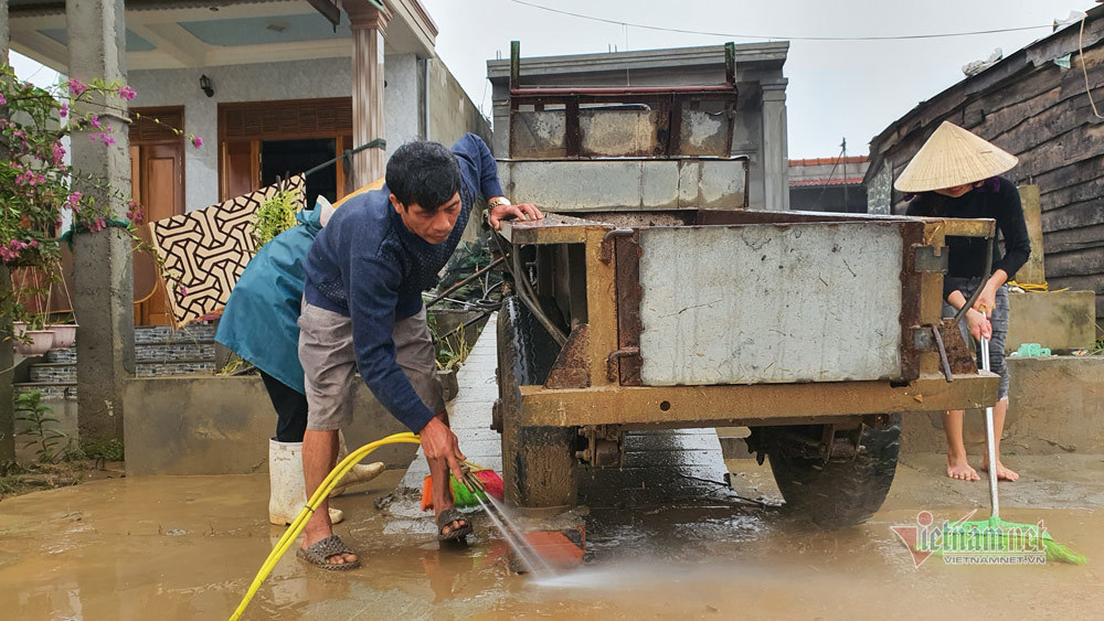 Nhà thưng gỗ mong manh ở nơi hứng trọn đợt lũ đầu tiên của Quảng Bình - 12 Nhà thưng gỗ mong manh ở nơi hứng trọn đợt lũ đầu tiên của Quảng Bình - 12