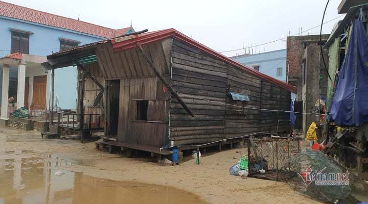 Nhà thưng gỗ mong manh ở nơi hứng trọn đợt lũ đầu tiên của Quảng Bình - 17 Nhà thưng gỗ mong manh ở nơi hứng trọn đợt lũ đầu tiên của Quảng Bình - 17