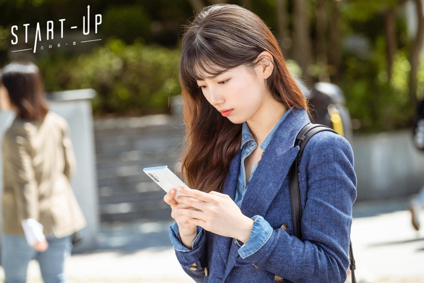 Nghèo tới độ đi giày gãy gót, Suzy vẫn có cả bộ sưu tập đồ hiệu trăm triệu ở Start Up, thấy kì ghê không! Nghèo tới độ đi giày gãy gót, Suzy vẫn có cả bộ sưu tập đồ hiệu trăm triệu ở Start Up, thấy kì ghê không!