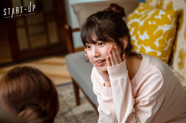 Nghèo tới độ đi giày gãy gót, Suzy vẫn có cả bộ sưu tập đồ hiệu trăm triệu ở Start Up, thấy kì ghê không! - 1 Nghèo tới độ đi giày gãy gót, Suzy vẫn có cả bộ sưu tập đồ hiệu trăm triệu ở Start Up, thấy kì ghê không! - 1