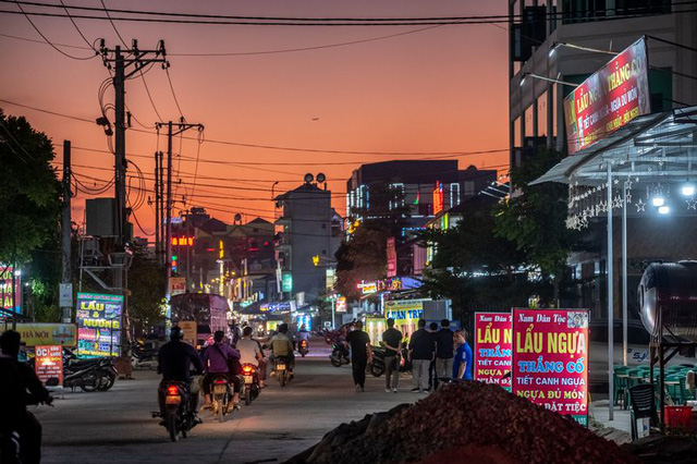 Bloomberg: Chuỗi cung ứng Apple dịch chuyển tạo ra sự phát triển bùng nổ cho vùng nông thôn Việt Nam - 3 Bloomberg: Chuỗi cung ứng Apple dịch chuyển tạo ra sự phát triển bùng nổ cho vùng nông thôn Việt Nam - 3