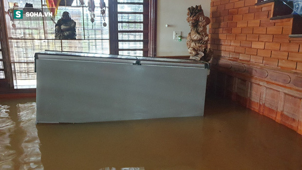 Sự thật rớt nước mắt bên trong những ngôi nhà lầu, nhà giàu giữa rốn lũ Quảng Bình - 4 Sự thật rớt nước mắt bên trong những ngôi nhà lầu, nhà giàu giữa rốn lũ Quảng Bình - 4