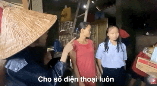 Thủy Tiên gây xúc động mạnh khi quyết định tài trợ cho 2 em học sinh vùng lũ phải nghỉ học do hoàn cảnh khó khăn Thủy Tiên gây xúc động mạnh khi quyết định tài trợ cho 2 em học sinh vùng lũ phải nghỉ học do hoàn cảnh khó khăn