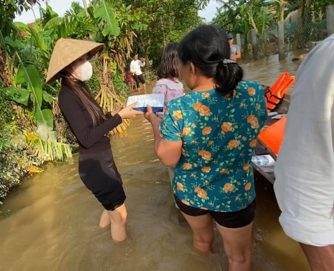 Thủy Tiên công khai sao kê, thông báo đã chi hơn 2 tỷ đồng cùng chia sẻ: 'Ôm một cục tiền lớn ăn không ngon ngủ không yên' - 1 Thủy Tiên công khai sao kê, thông báo đã chi hơn 2 tỷ đồng cùng chia sẻ: 'Ôm một cục tiền lớn ăn không ngon ngủ không yên' - 1