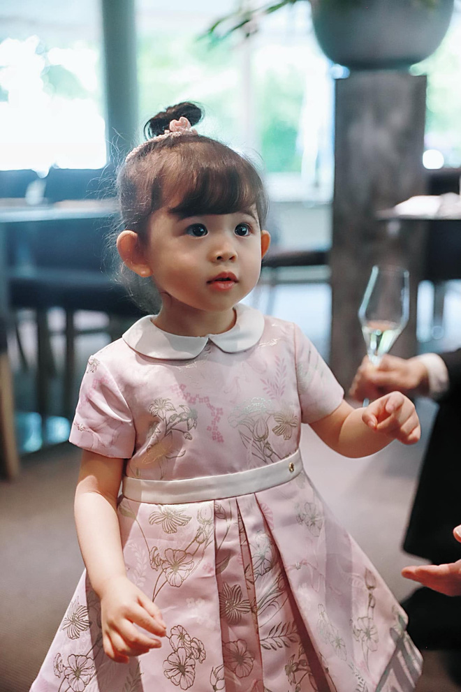 Cuộc sống Mai Hồ sau 2 năm định cư nước ngoài: Được ông xã kém tuổi cưng chiều, mối quan hệ với bố mẹ chồng gây chú ý - 11 Cuộc sống Mai Hồ sau 2 năm định cư nước ngoài: Được ông xã kém tuổi cưng chiều, mối quan hệ với bố mẹ chồng gây chú ý - 11