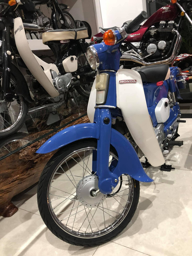 Bộ sưu tập xe 'báu vật để đời' siêu kỳ công của vợ chồng đại gia Lâm Đồng - 4 Bộ sưu tập xe 'báu vật để đời' siêu kỳ công của vợ chồng đại gia Lâm Đồng - 4
