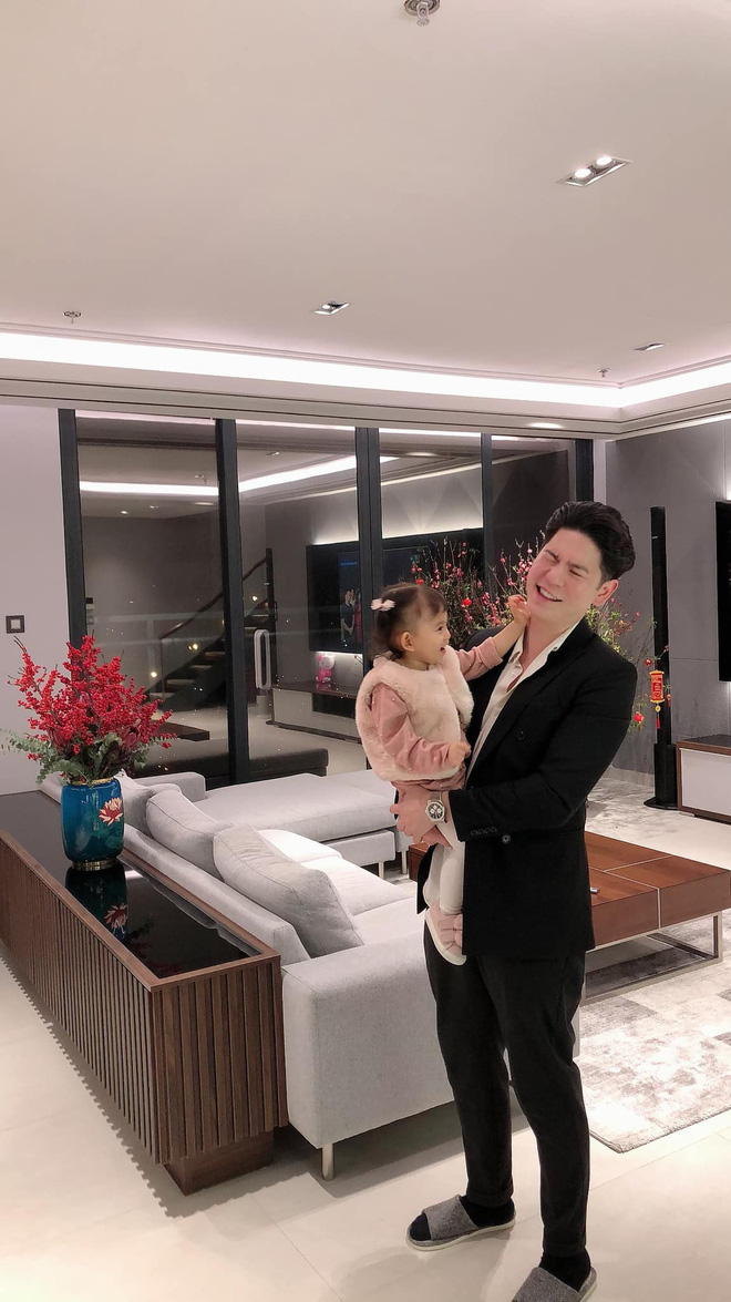 Cuộc sống Mai Hồ sau 2 năm định cư nước ngoài: Được ông xã kém tuổi cưng chiều, mối quan hệ với bố mẹ chồng gây chú ý - 7 Cuộc sống Mai Hồ sau 2 năm định cư nước ngoài: Được ông xã kém tuổi cưng chiều, mối quan hệ với bố mẹ chồng gây chú ý - 7