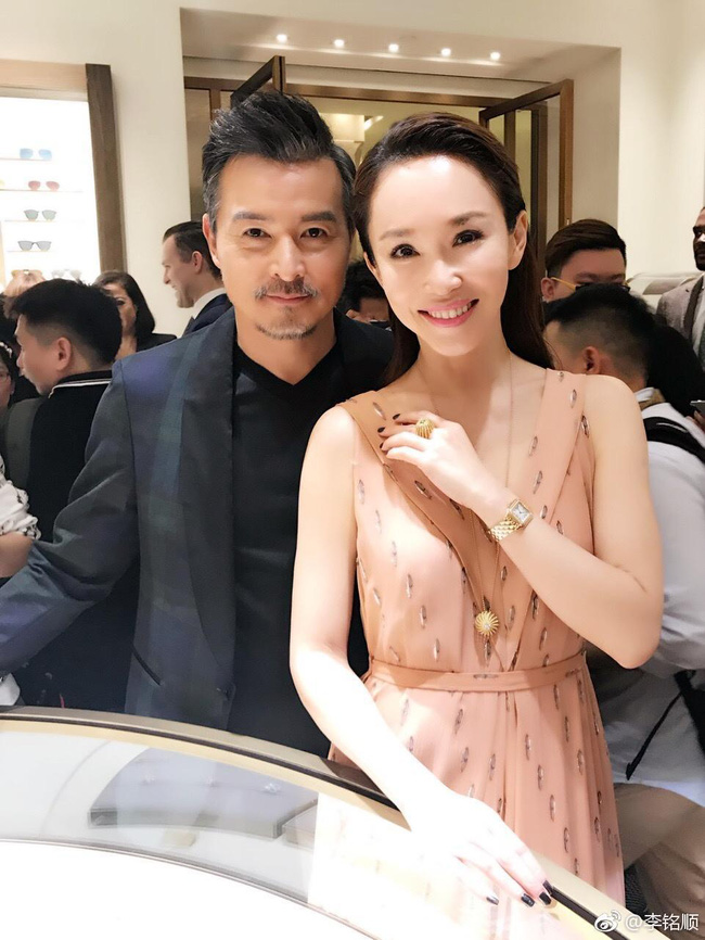 Điều ít ai biết về cặp đôi quyền lực nhất showbiz Singapore Phạm Văn Phương - Lý Minh Thuận: Từng không ưa nhau nhưng lại hạnh phúc suốt 2 thập kỷ - 7 Điều ít ai biết về cặp đôi quyền lực nhất showbiz Singapore Phạm Văn Phương - Lý Minh Thuận: Từng không ưa nhau nhưng lại hạnh phúc suốt 2 thập kỷ - 7