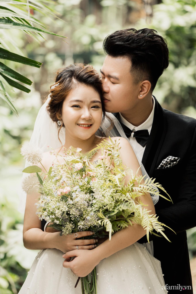 Chuyện hôn nhân thu hút 21 nghìn like của cặp đôi quen nhau vì một cái bàn, lần đầu tiên gặp vào lúc 3 giờ sáng và bức hình che mặt khóc ngày kết hôn - 4 Chuyện hôn nhân thu hút 21 nghìn like của cặp đôi quen nhau vì một cái bàn, lần đầu tiên gặp vào lúc 3 giờ sáng và bức hình che mặt khóc ngày kết hôn - 4