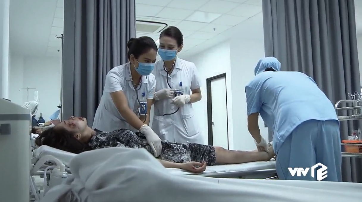 Lửa ấm tập 17: Ngọc cố tình chọc tức Thủy khi tình cờ chạm mặt, bà Mai răn đe Minh - 15 Lửa ấm tập 17: Ngọc cố tình chọc tức Thủy khi tình cờ chạm mặt, bà Mai răn đe Minh - 15