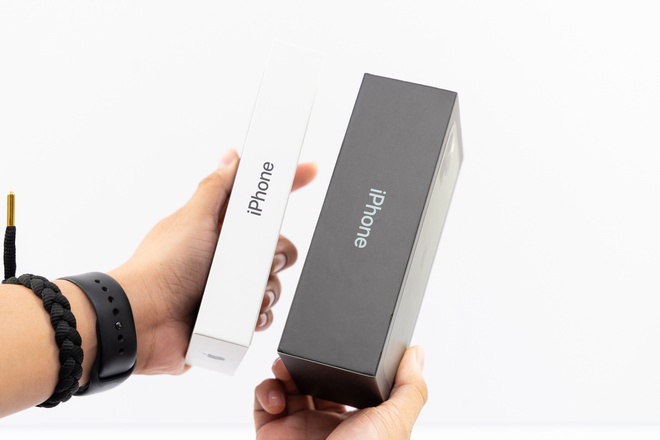 Hộp iPhone 11 mới, không kèm củ sạc về Việt Nam - 1 Hộp iPhone 11 mới, không kèm củ sạc về Việt Nam - 1