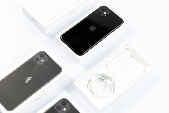Hộp iPhone 11 mới, không kèm củ sạc về Việt Nam - 2 Hộp iPhone 11 mới, không kèm củ sạc về Việt Nam - 2