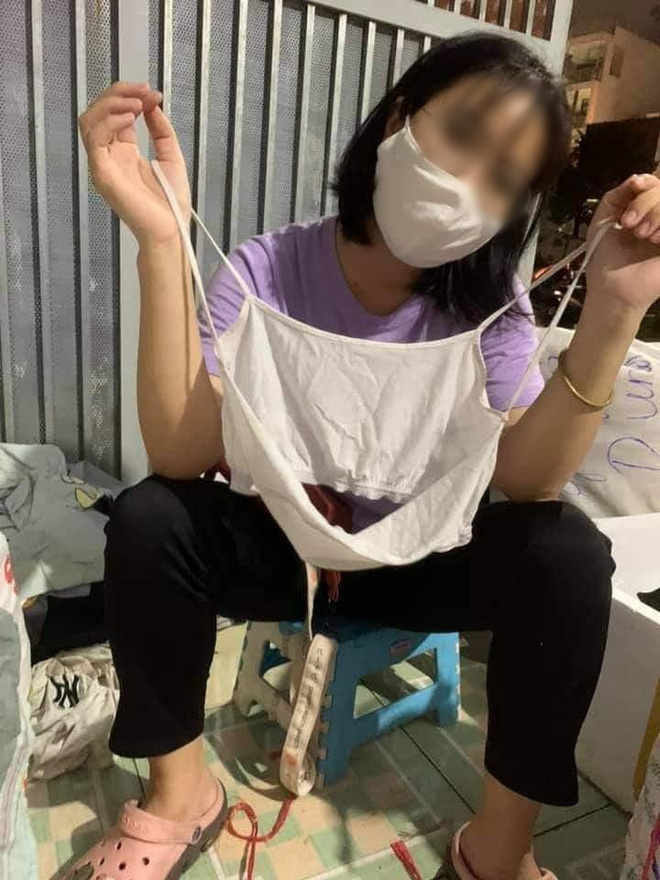 Chán ngán cảnh đi quyên đồ từ thiện như đi quyên rác, hết áo 2 dây, đồ lót gợi cảm đến áo rách, quần thủng đũng,... - 3 Chán ngán cảnh đi quyên đồ từ thiện như đi quyên rác, hết áo 2 dây, đồ lót gợi cảm đến áo rách, quần thủng đũng,... - 3