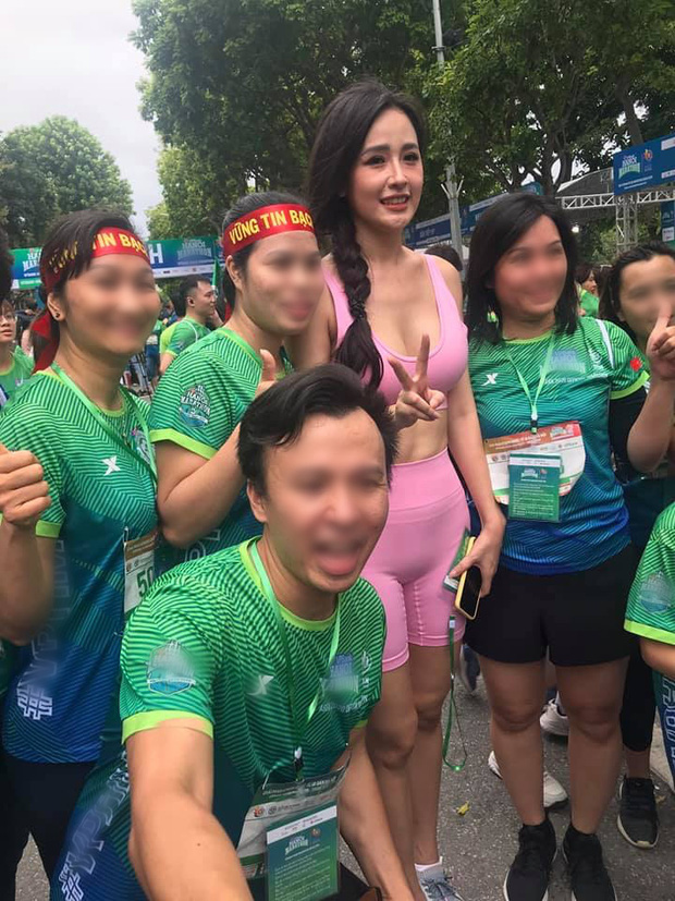Loạt ảnh làm lộ nhan sắc thật của Mai Phương Thúy: Khi bị chê mặt mộc xuống cấp trầm trọng, lúc lại lộ vòng 2 ngấn mỡ Loạt ảnh làm lộ nhan sắc thật của Mai Phương Thúy: Khi bị chê mặt mộc xuống cấp trầm trọng, lúc lại lộ vòng 2 ngấn mỡ