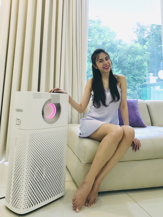 Thủy Tiên xuất hiện tươi cười tại nhà riêng sau chuyến cứu trợ miền Trung nhưng nhìn đôi chân mà ai cũng xót Thủy Tiên xuất hiện tươi cười tại nhà riêng sau chuyến cứu trợ miền Trung nhưng nhìn đôi chân mà ai cũng xót