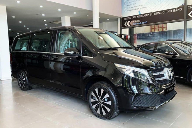 Mercedes-Benz V 250 AMG đầu tiên về Việt Nam: Ngoại hình thể thao, nội thất sang chảnh, giá thấp hơn gần tỷ đồng so với Toyota Alphard - 6 Mercedes-Benz V 250 AMG đầu tiên về Việt Nam: Ngoại hình thể thao, nội thất sang chảnh, giá thấp hơn gần tỷ đồng so với Toyota Alphard - 6