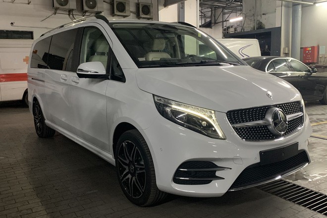 Mercedes-Benz V 250 AMG đầu tiên về Việt Nam: Ngoại hình thể thao, nội thất sang chảnh, giá thấp hơn gần tỷ đồng so với Toyota Alphard Mercedes-Benz V 250 AMG đầu tiên về Việt Nam: Ngoại hình thể thao, nội thất sang chảnh, giá thấp hơn gần tỷ đồng so với Toyota Alphard